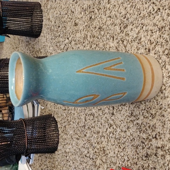 Vase - Picture 3 of 9